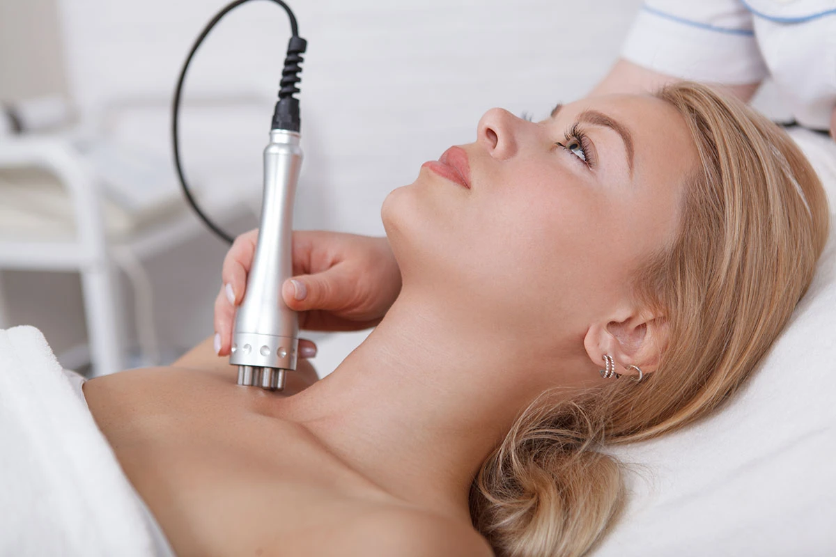 Radiofrequenz Lifting und Ultraschalltherapie: Straffung und Festigkeit ohne Operationen