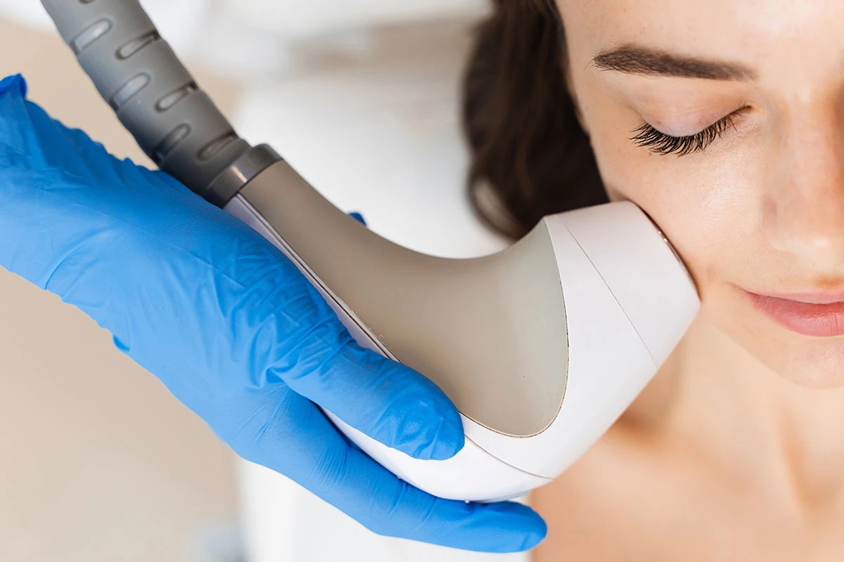 Wie man sich zwischen Radiofrequenztherapie und HIFU entscheidet