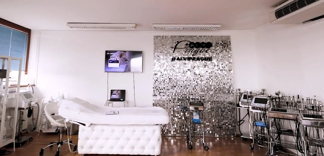 Showroom von ALVI Prague mit professionellen Kosmetikgeräten